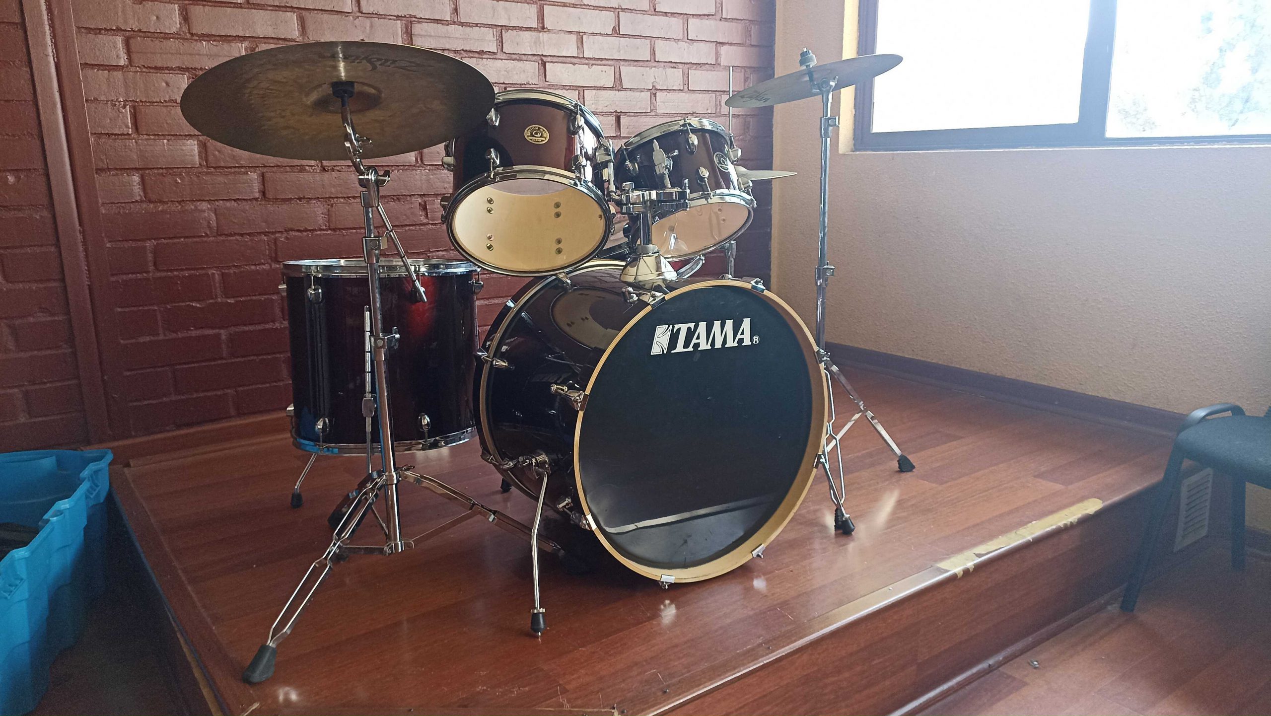 La Sala de Música: Un Espacio Creativo para el Desarrollo Artístico en el Complejo Educacional Esperanza